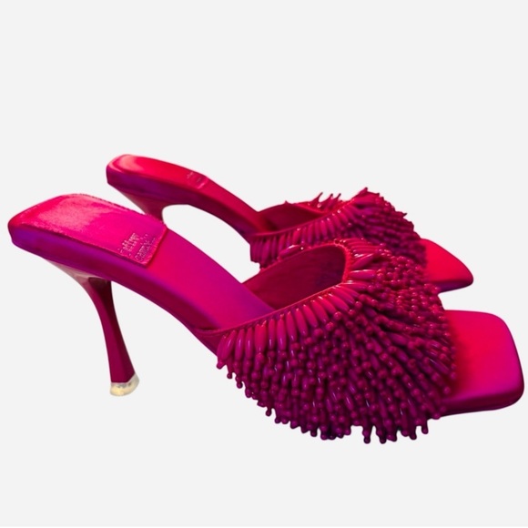 Jeffrey Campbell Kinsley Beaded Heels -
Size 6.5
In excellent like-new condition - Picture 4 of 7
